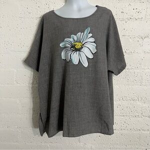 5/$25 Mislook Womens Top 3XL Gray Short Sleeve Daisy Flower Plus Cotton Blend